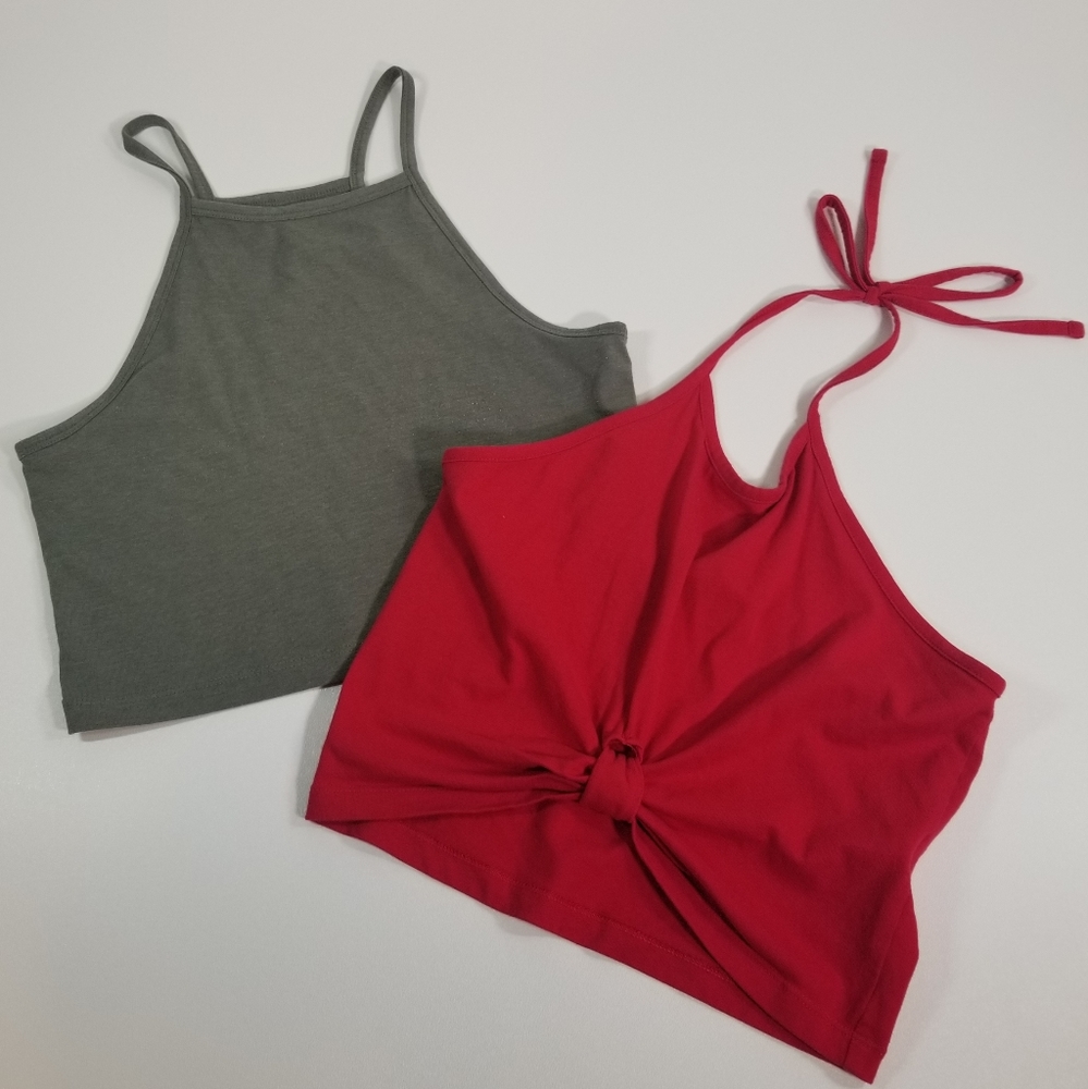 💋 2 Crop Tops Size Small